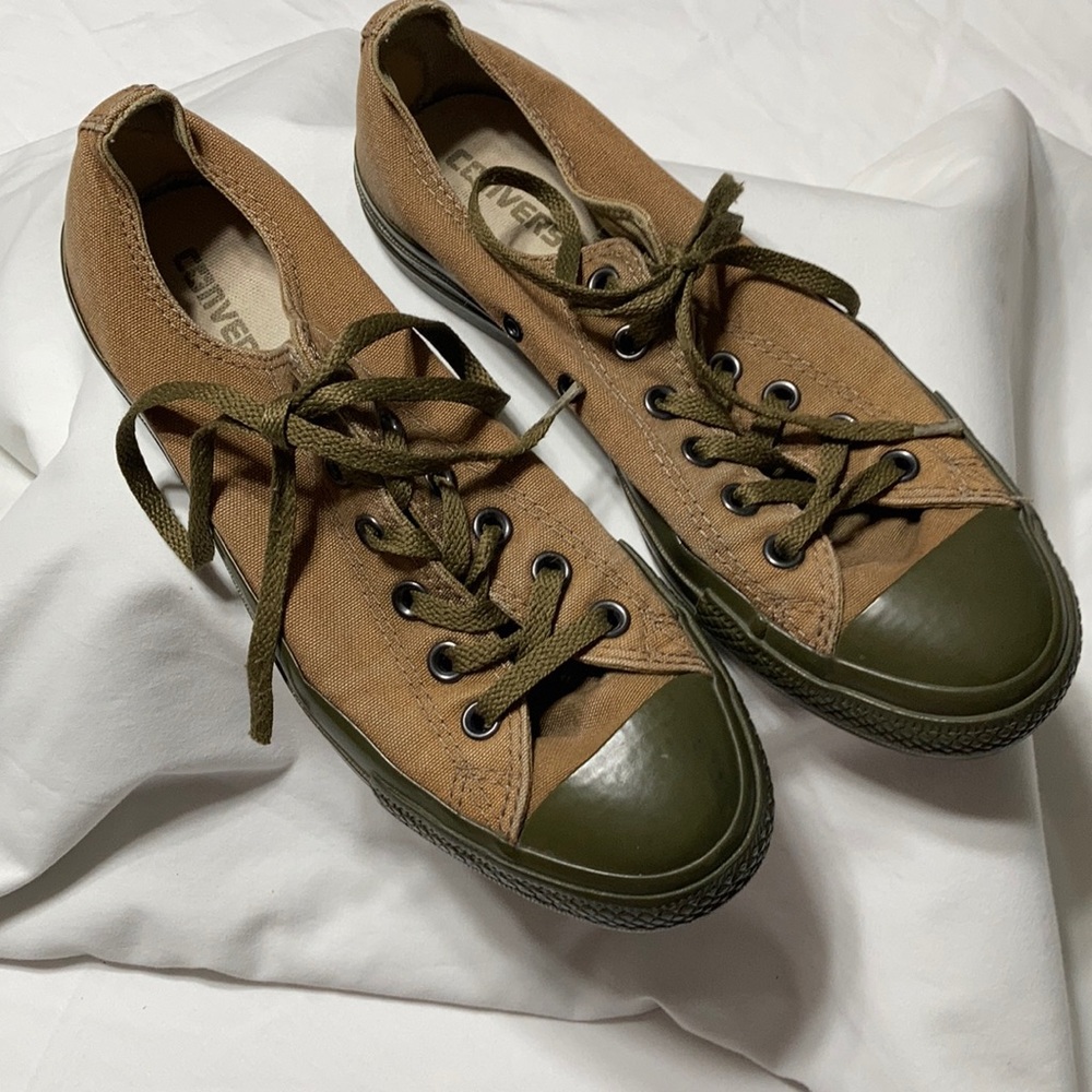 Converse All Star Sneakers.